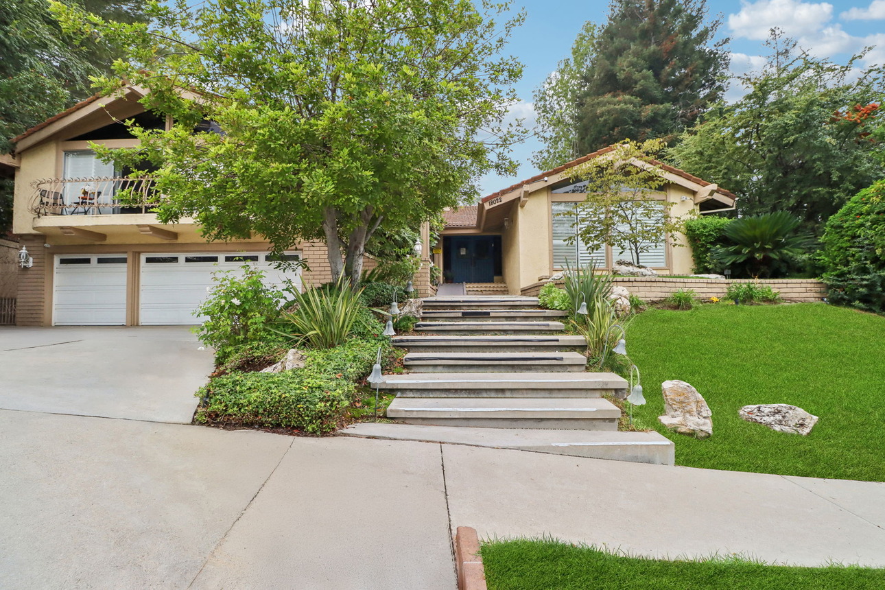 97-web-or-mls-Lake Encino Dr-002 (2)